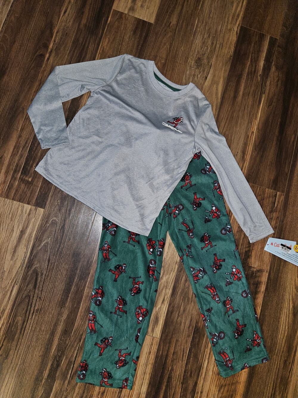 Cat & Jack Boys Long Sleeve Christmas Pajama Set NWT Size S(6/7)